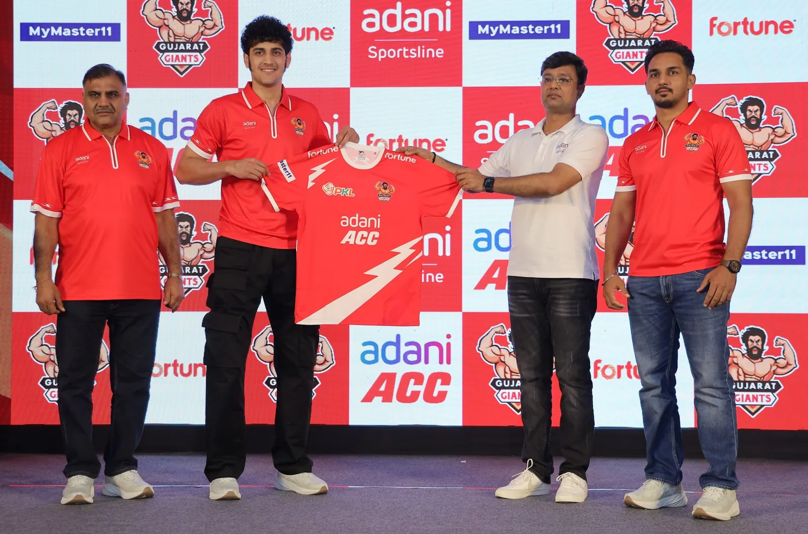 Adani Sportsline’s Gujarat Giants unveil new jersey; Shadloui to lead in PKL 12