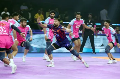 Twice-blessed Dabang Delhi clinch thriller after last-second error from Jaipur Pink Panthers