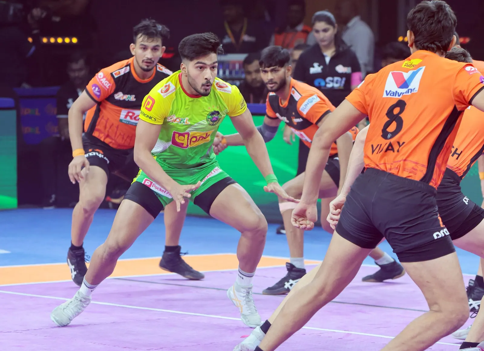 Inches separate the two sides as U Mumba clinch victory in last raid thriller against Patna Pirates