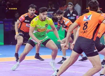 Inches separate the two sides as U Mumba clinch victory in last raid thriller against Patna Pirates
