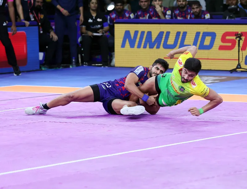 PKL-12: Patna Pirates Halt Dabang Delhi KC’s Winning Streak by Catching Neeraj on the Final Raid