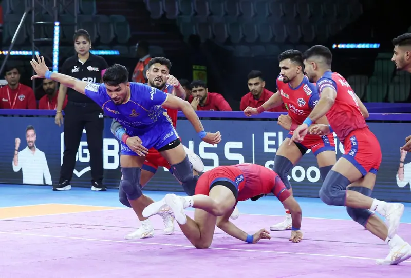 PKL-12: UP Yoddhas enter the top 8 with their second consecutive win, defeat Thalaivas by 1 point.
