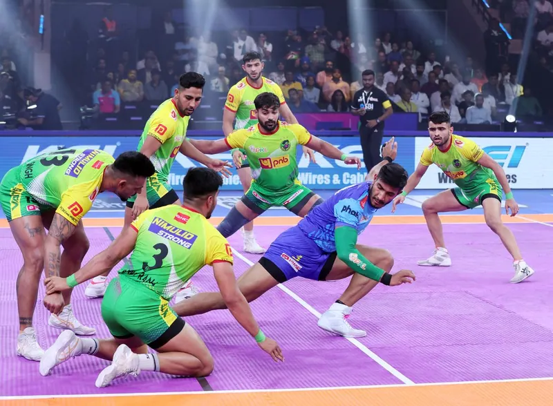 PKL-12: Strong Devank’s 8th Super-10 in a row, Bengal Warriors beat Patna Pirates by 6 points